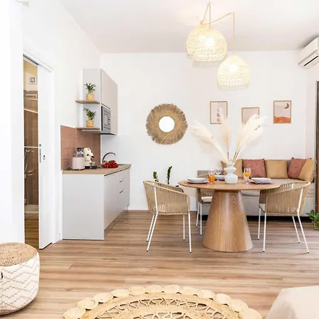 Estate4home - Glee Apartment *